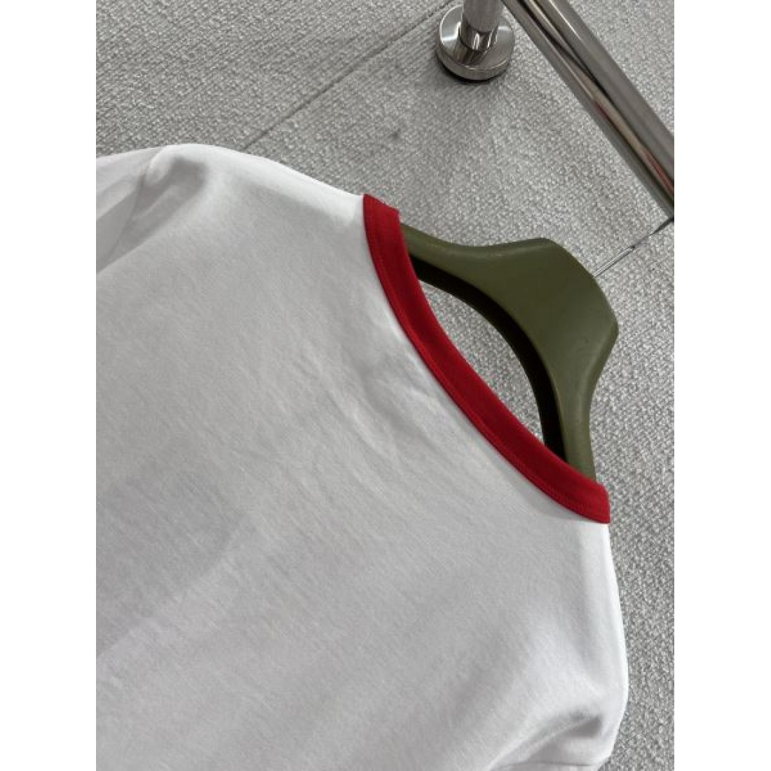 都会的 モダン GUCCI グッチ コピー 半袖Tシャツ コーデ万能 状態良好