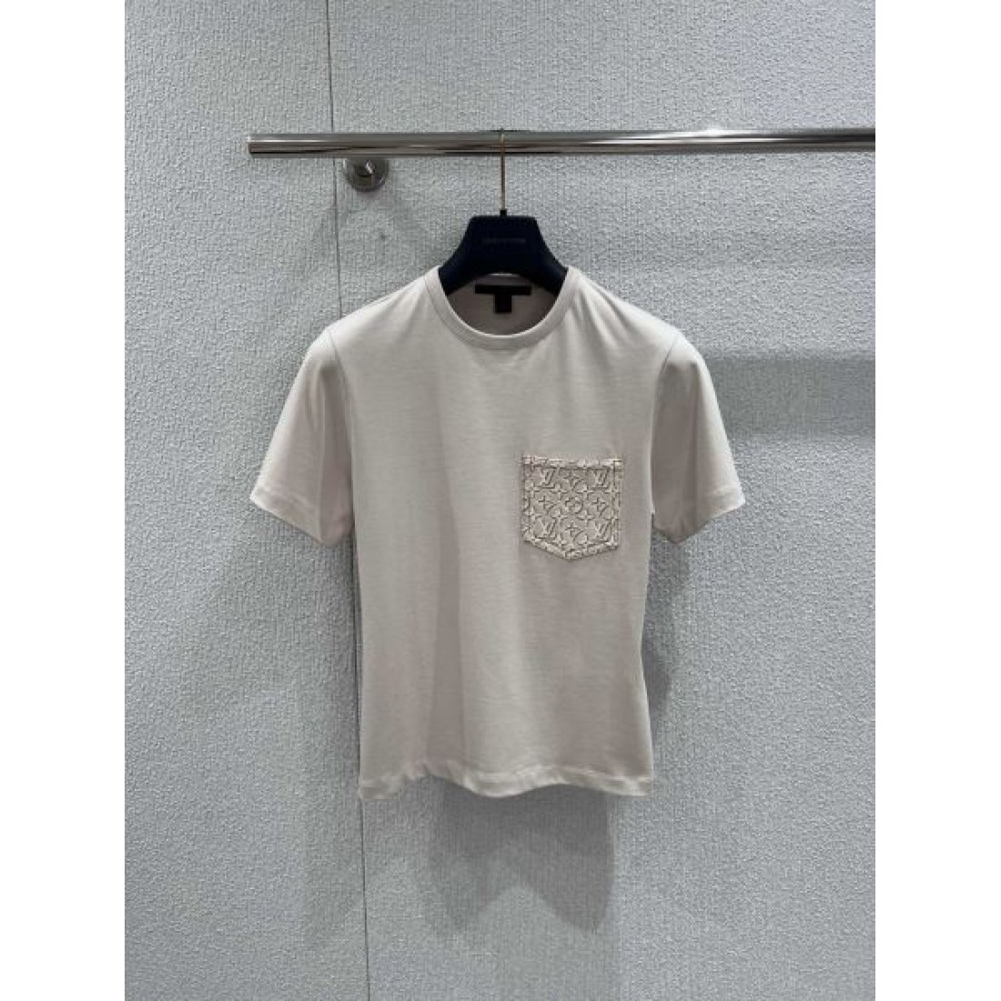 洗練 高級感 LOUIS VUITTON ルイヴィトン コピー 半袖Tシャツ 存在感抜群