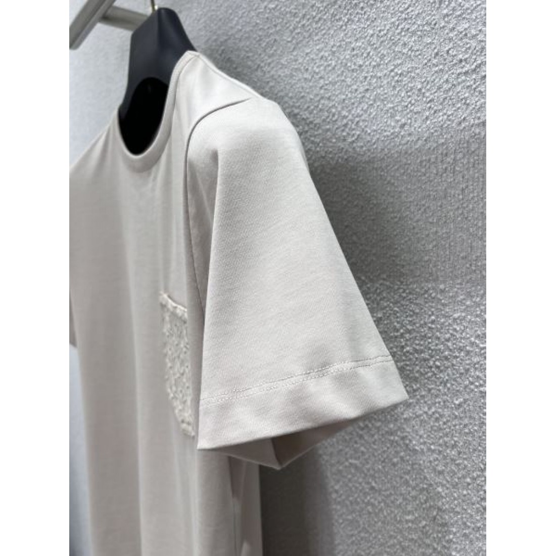 洗練 高級感 LOUIS VUITTON ルイヴィトン コピー 半袖Tシャツ 存在感抜群