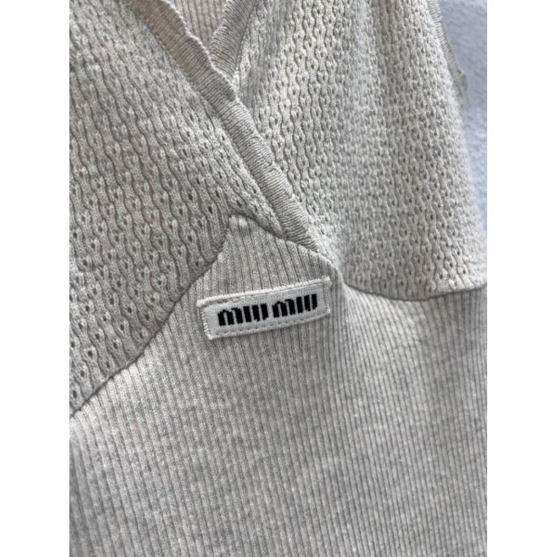  フェミニン 軽やか MIU MIU ミュウミュウ コピー キャミソール 柔らか印象 