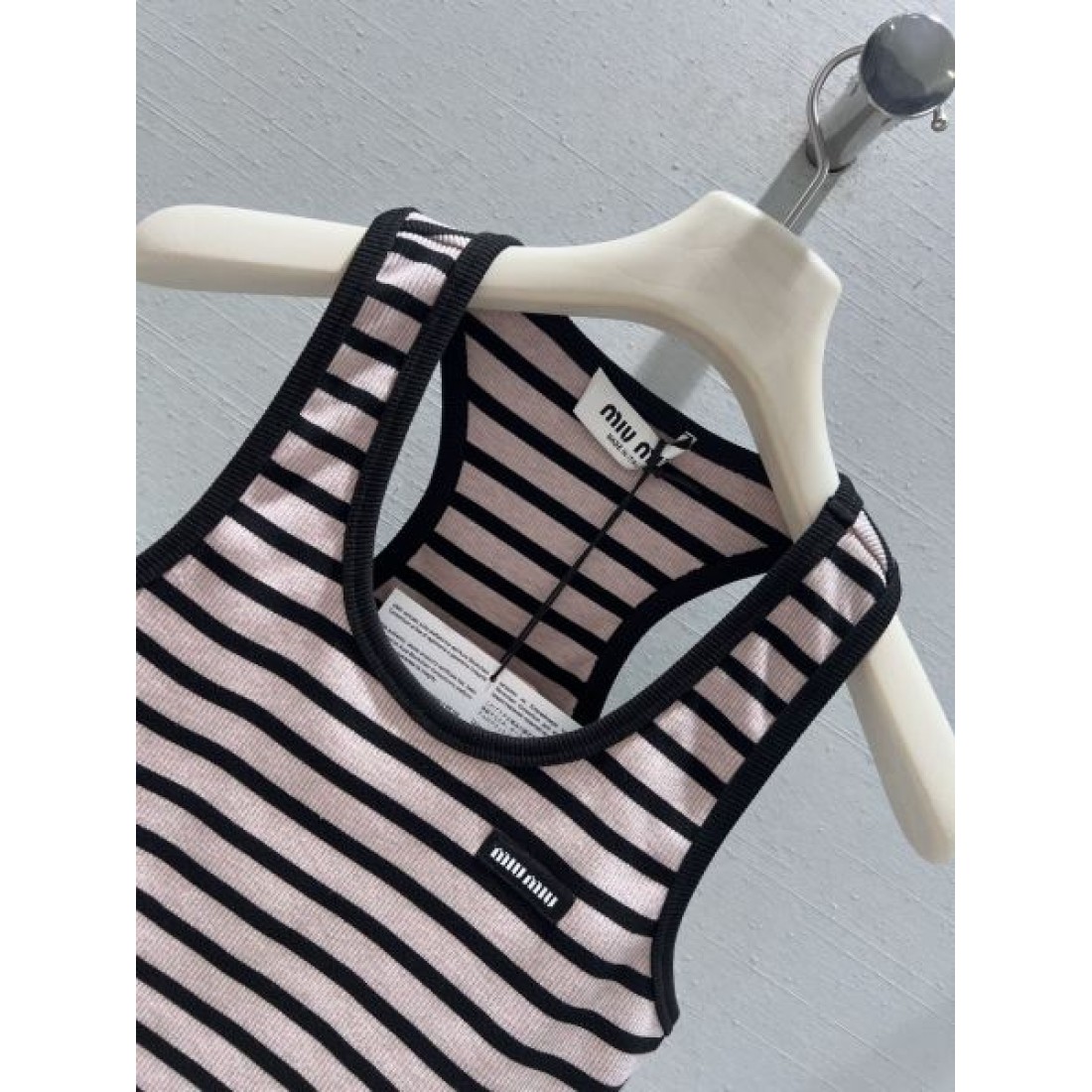 可憐 上品 MIU MIU ミュウミュウ コピー ニットベスト 重ね着万能 デザイン性高