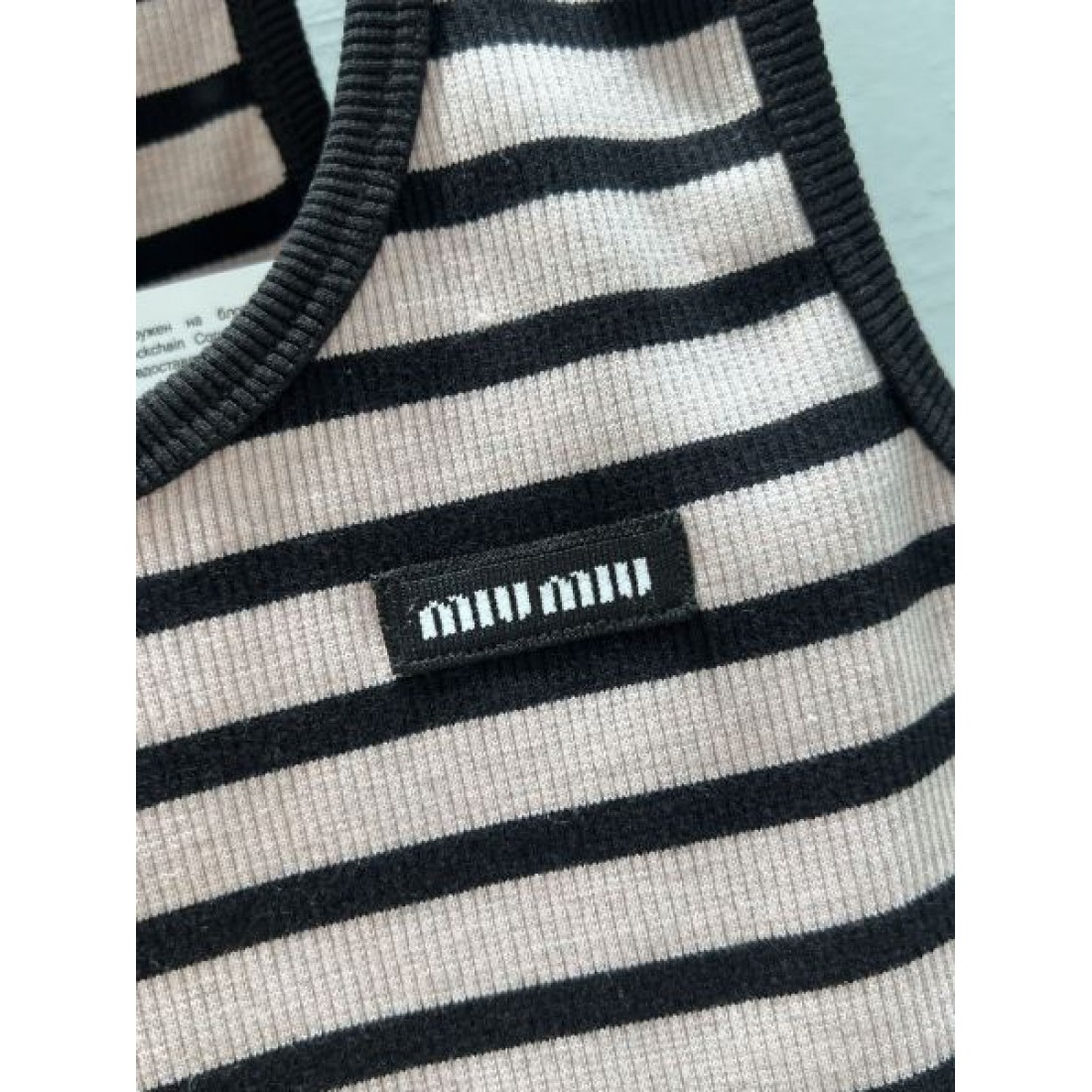 可憐 上品 MIU MIU ミュウミュウ コピー ニットベスト 重ね着万能 デザイン性高