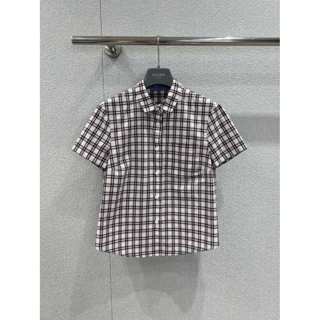 都会的 モダン PRADA プラダ コピー 半袖シャツ シャープ印象 高品質