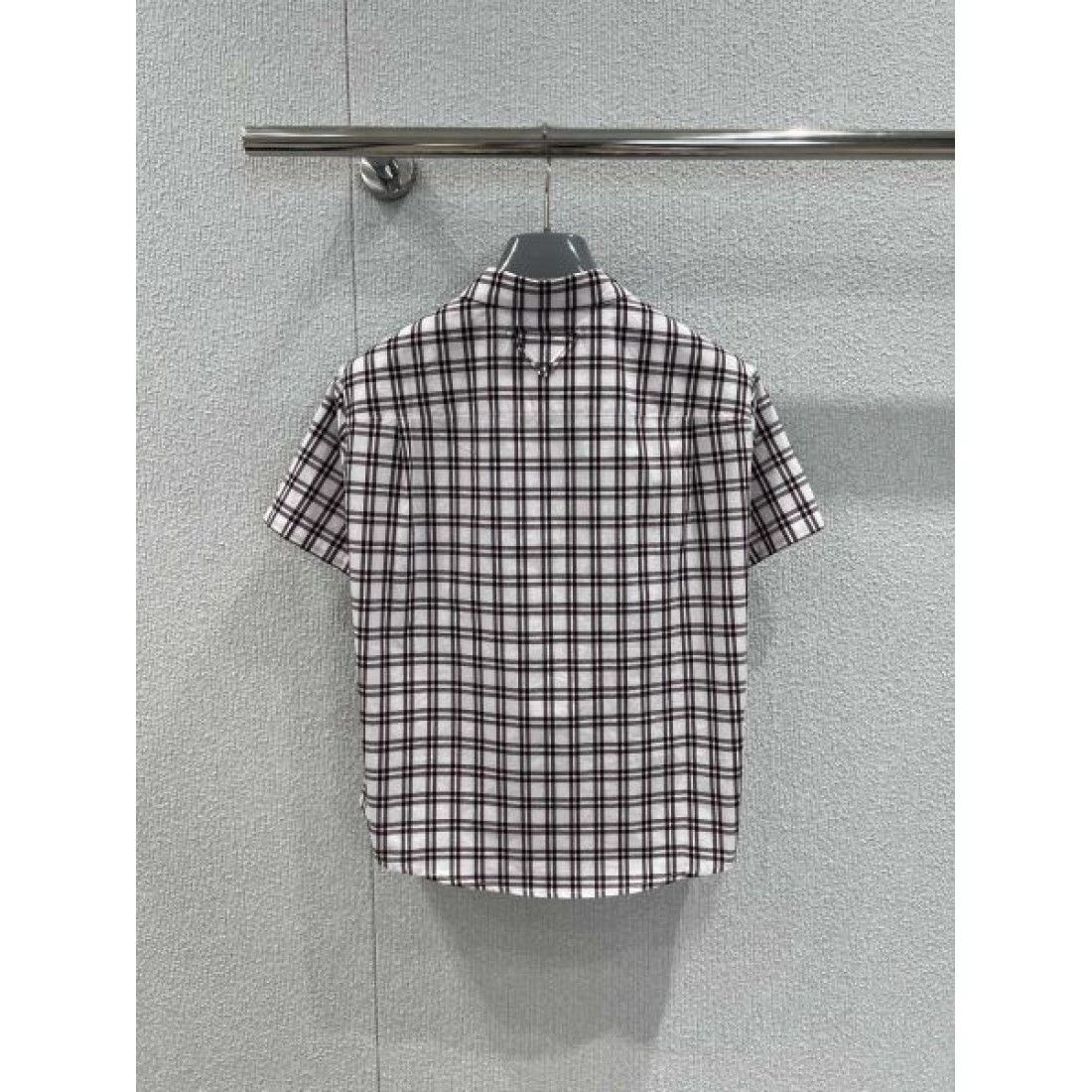  都会的 モダン PRADA プラダ コピー 半袖シャツ シャープ印象 高品質