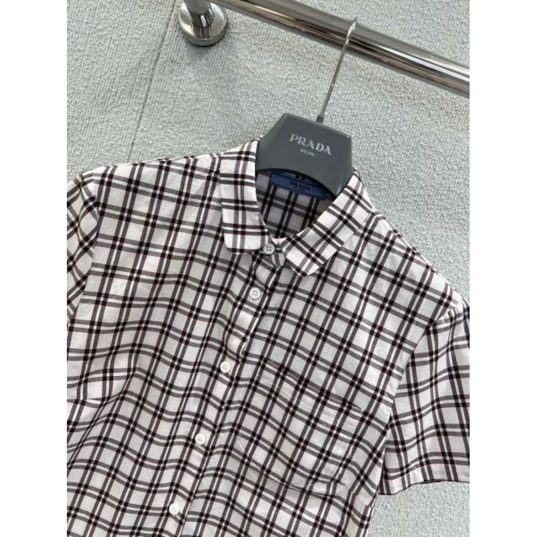  都会的 モダン PRADA プラダ コピー 半袖シャツ シャープ印象 高品質