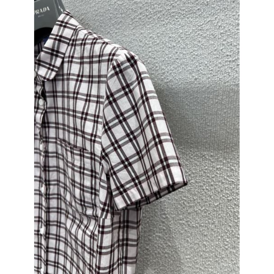  都会的 モダン PRADA プラダ コピー 半袖シャツ シャープ印象 高品質