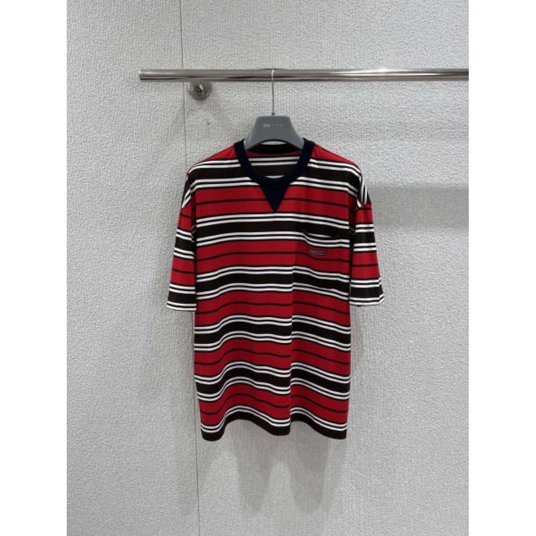 シンプル 洗練 PRADA プラダ コピー 半袖Tシャツ コーデ万能 実用性高