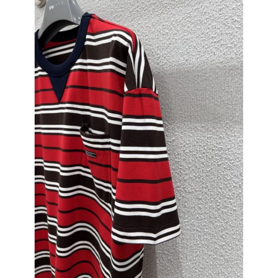  シンプル 洗練 PRADA プラダ コピー 半袖Tシャツ コーデ万能 実用性高