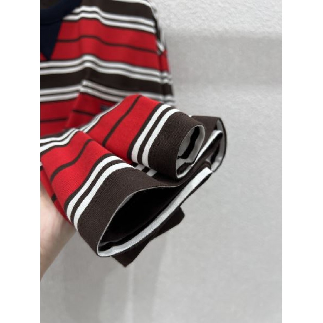  シンプル 洗練 PRADA プラダ コピー 半袖Tシャツ コーデ万能 実用性高