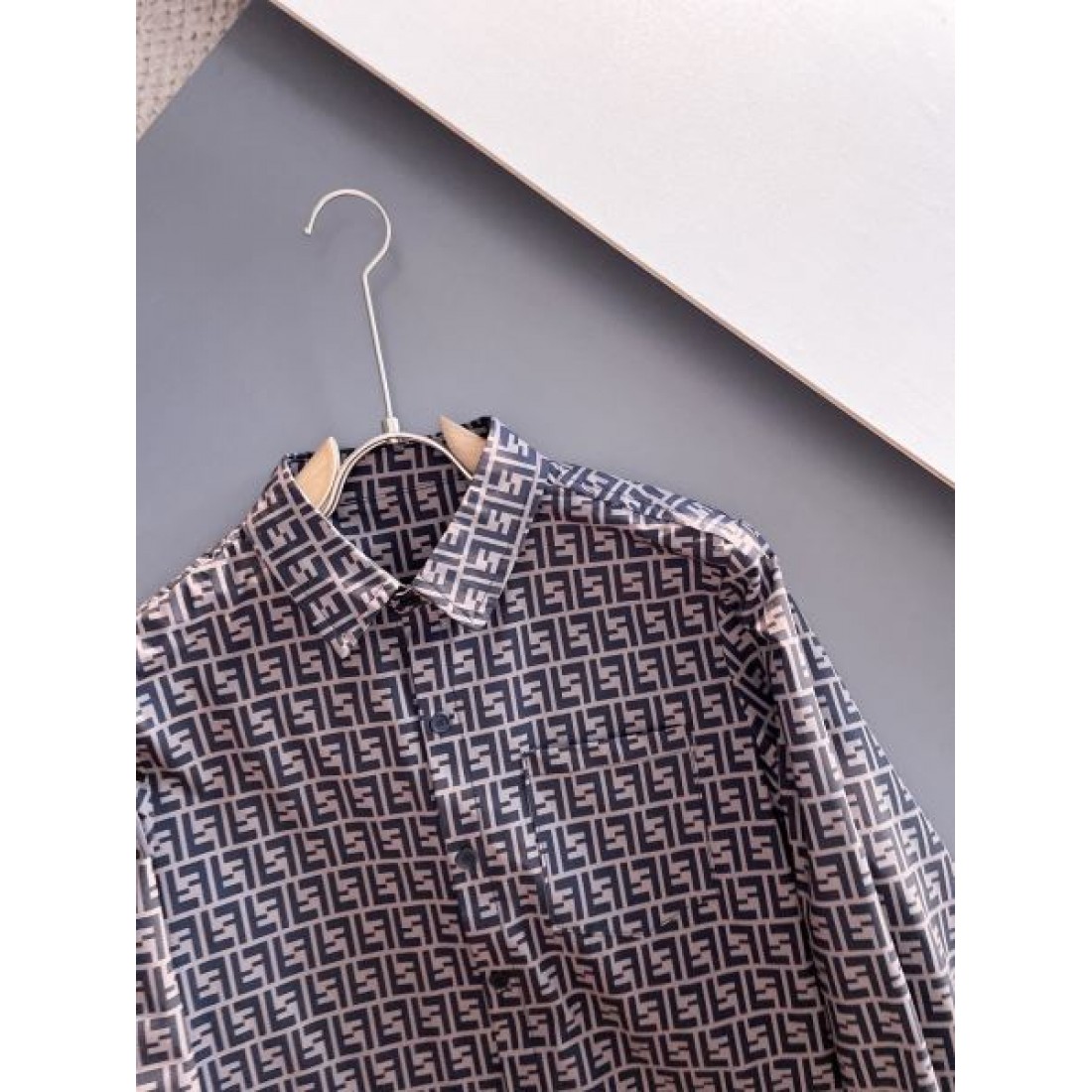 カジュアル 上質 FENDI フェンディ スーパーコピー 長袖シャツ 快適素材 おしゃれ