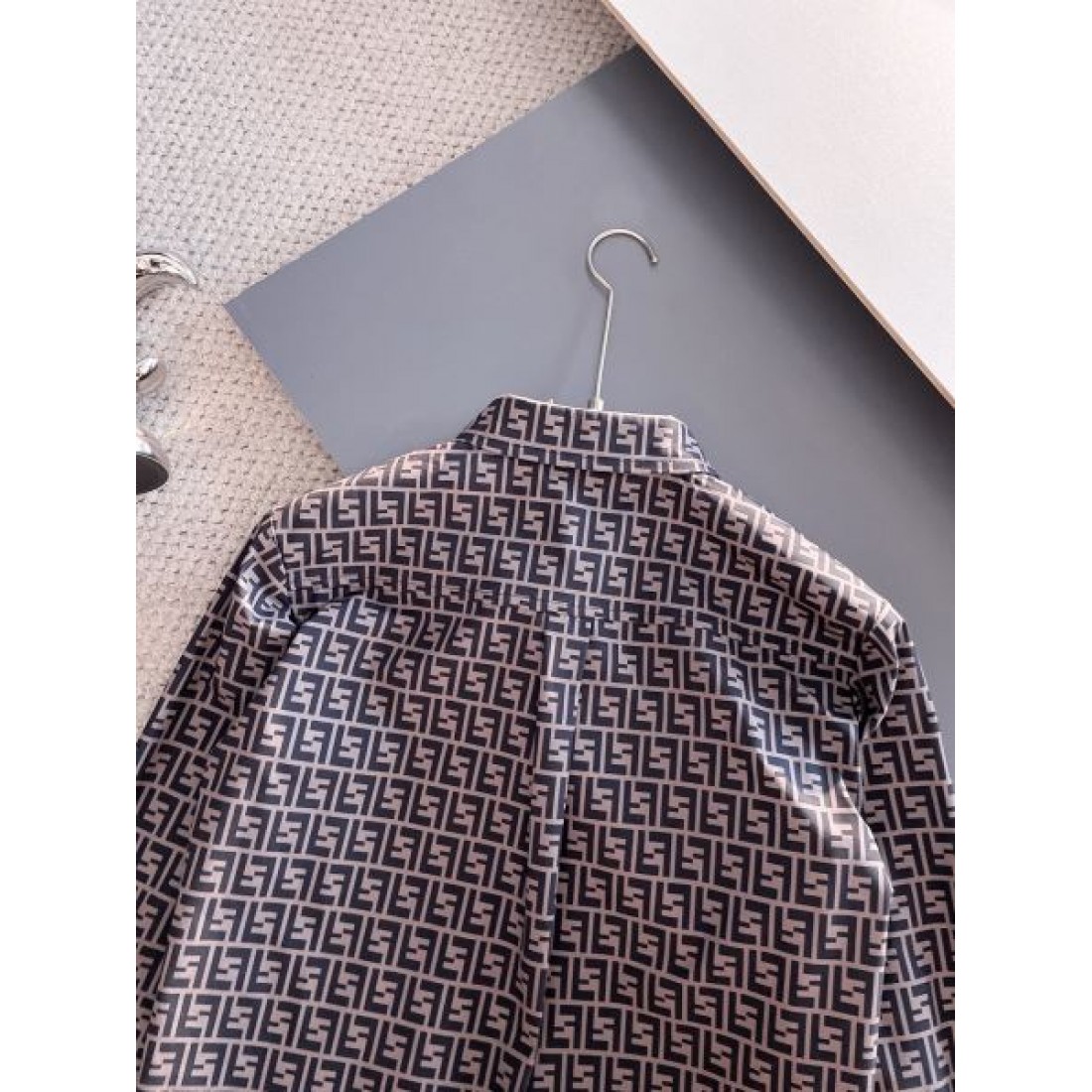 カジュアル 上質 FENDI フェンディ スーパーコピー 長袖シャツ 快適素材 おしゃれ