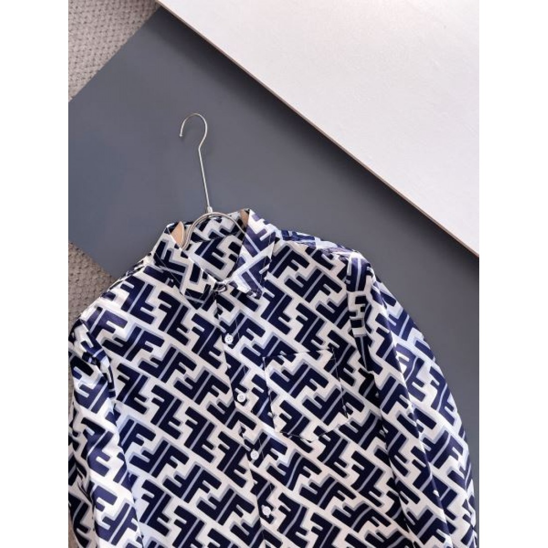 上品洗練 高級感 FENDI フェンディ コピー 長袖シャツ 快適素材 人気定番