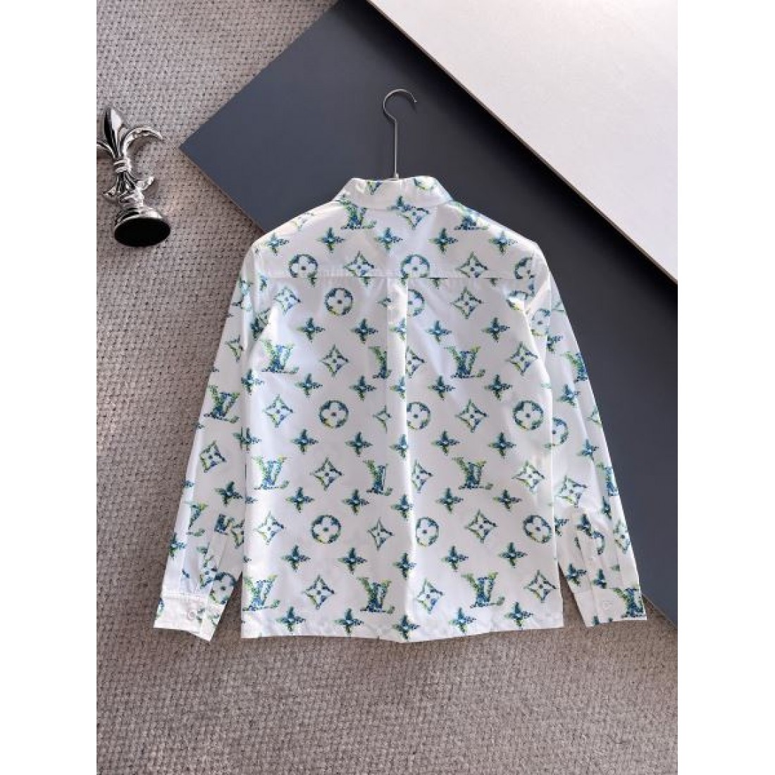 都会的デザイン 上質 LOUIS VUITTON ルイヴィトン コピー 長袖シャツ 軽やか 上品