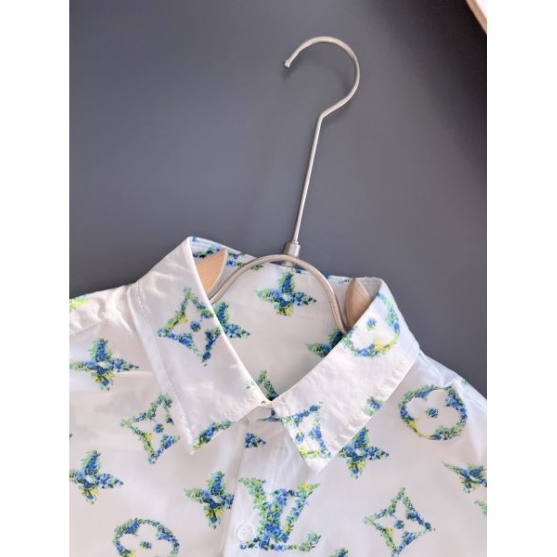 都会的デザイン 上質 LOUIS VUITTON ルイヴィトン コピー 長袖シャツ 軽やか 上品