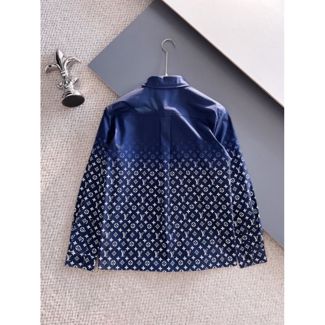  人気定番 洗練スタイル LOUIS VUITTON ルイヴィトン コピー 長袖シャツ 快適素材 高級感