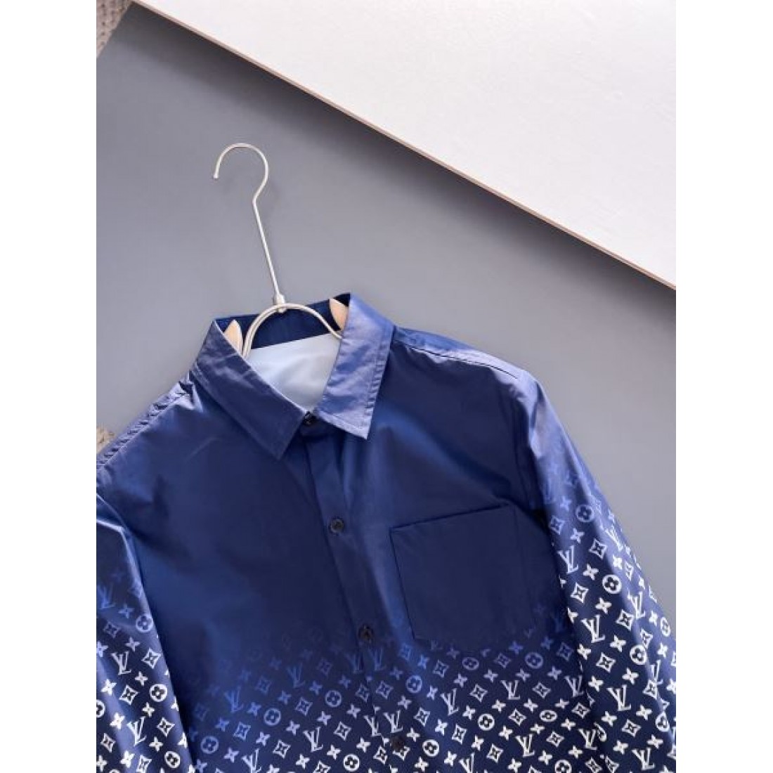  人気定番 洗練スタイル LOUIS VUITTON ルイヴィトン コピー 長袖シャツ 快適素材 高級感