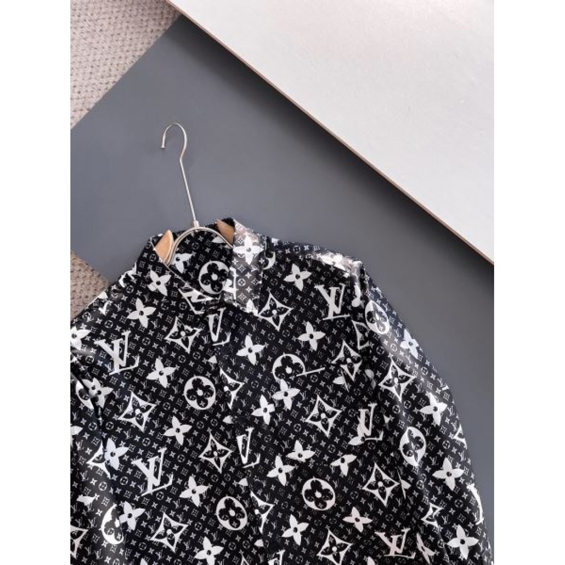 高品質 シンプル上品 LOUIS VUITTON ルイヴィトン コピー 長袖シャツ 着回し万能 人気