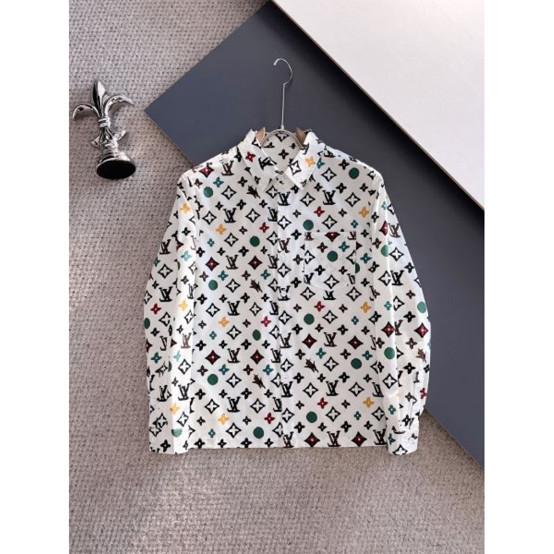 スタイリッシュ 上質素材 LOUIS VUITTON ルイヴィトン コピー 長袖シャツ 高見え 上品