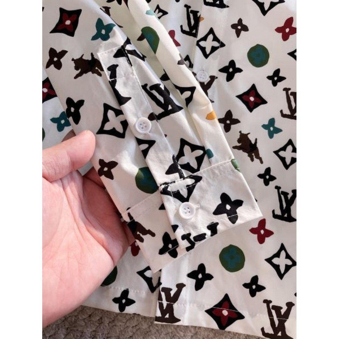 スタイリッシュ 上質素材 LOUIS VUITTON ルイヴィトン コピー 長袖シャツ 高見え 上品