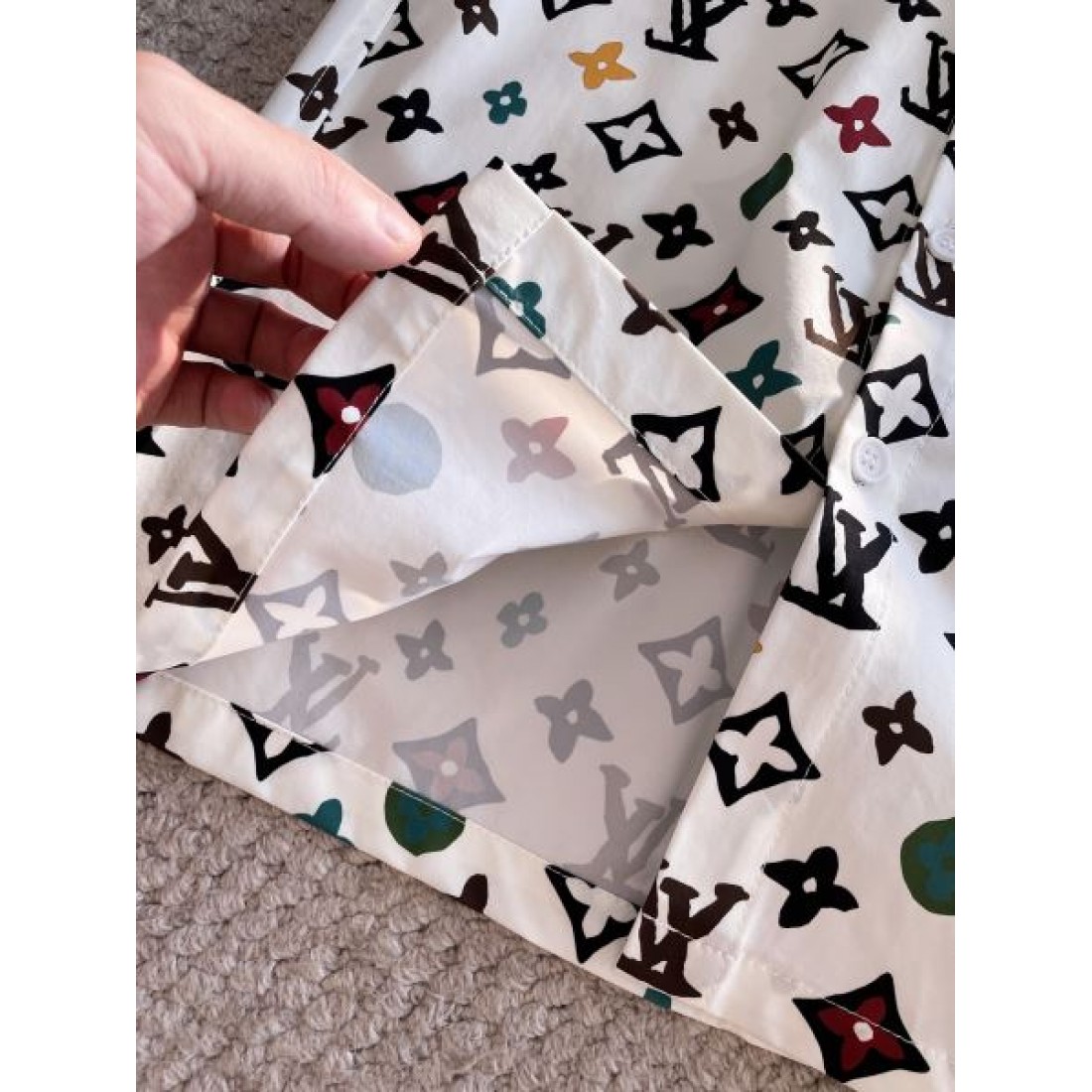 スタイリッシュ 上質素材 LOUIS VUITTON ルイヴィトン コピー 長袖シャツ 高見え 上品