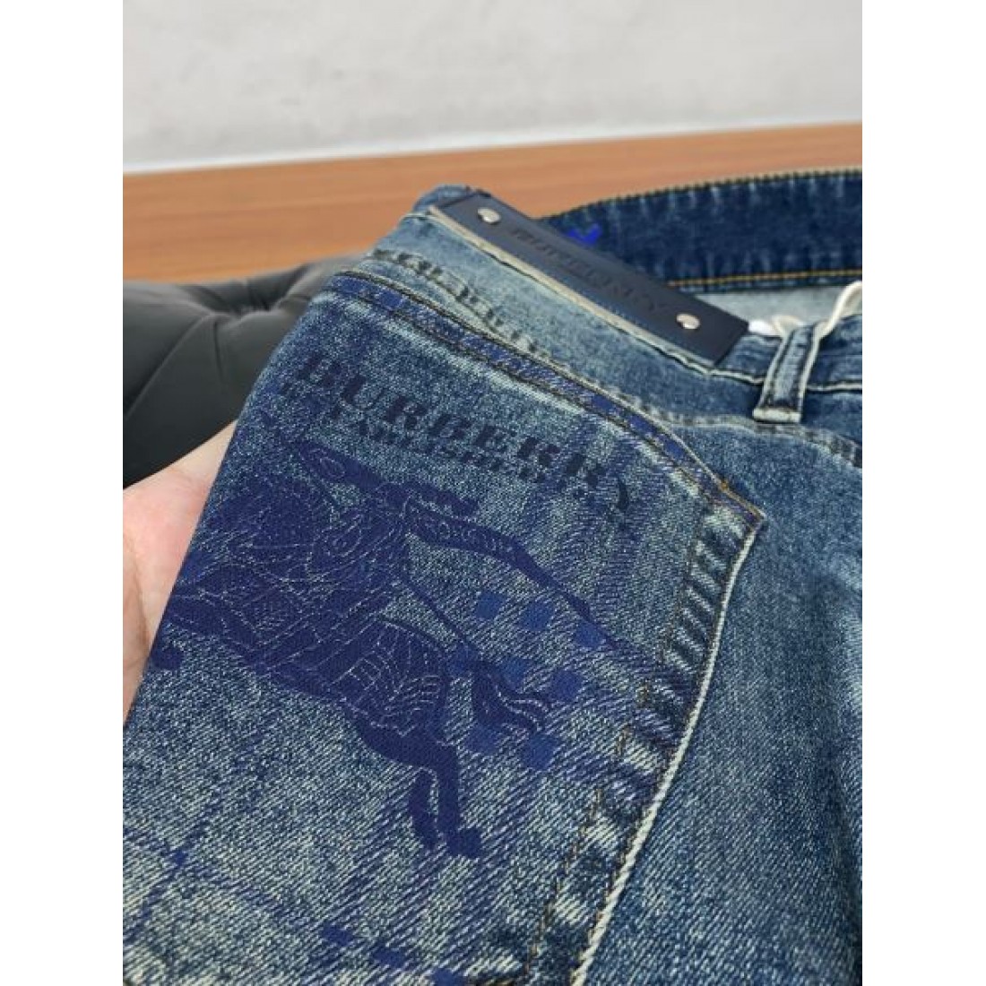 モダン 高品質 BURBERRY バーバリー スーパーコピー ジーンズ スタイリッシュ