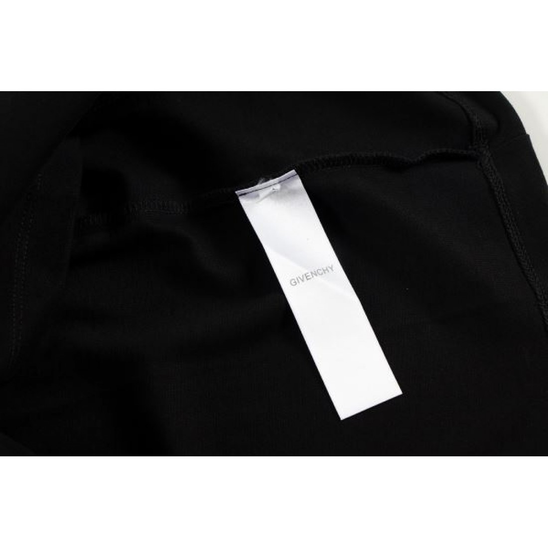 都会的デザイン 人気アイテム LOUIS VUITTON ルイヴィトン コピー 半袖Tシャツ 清涼素材 おしゃれ