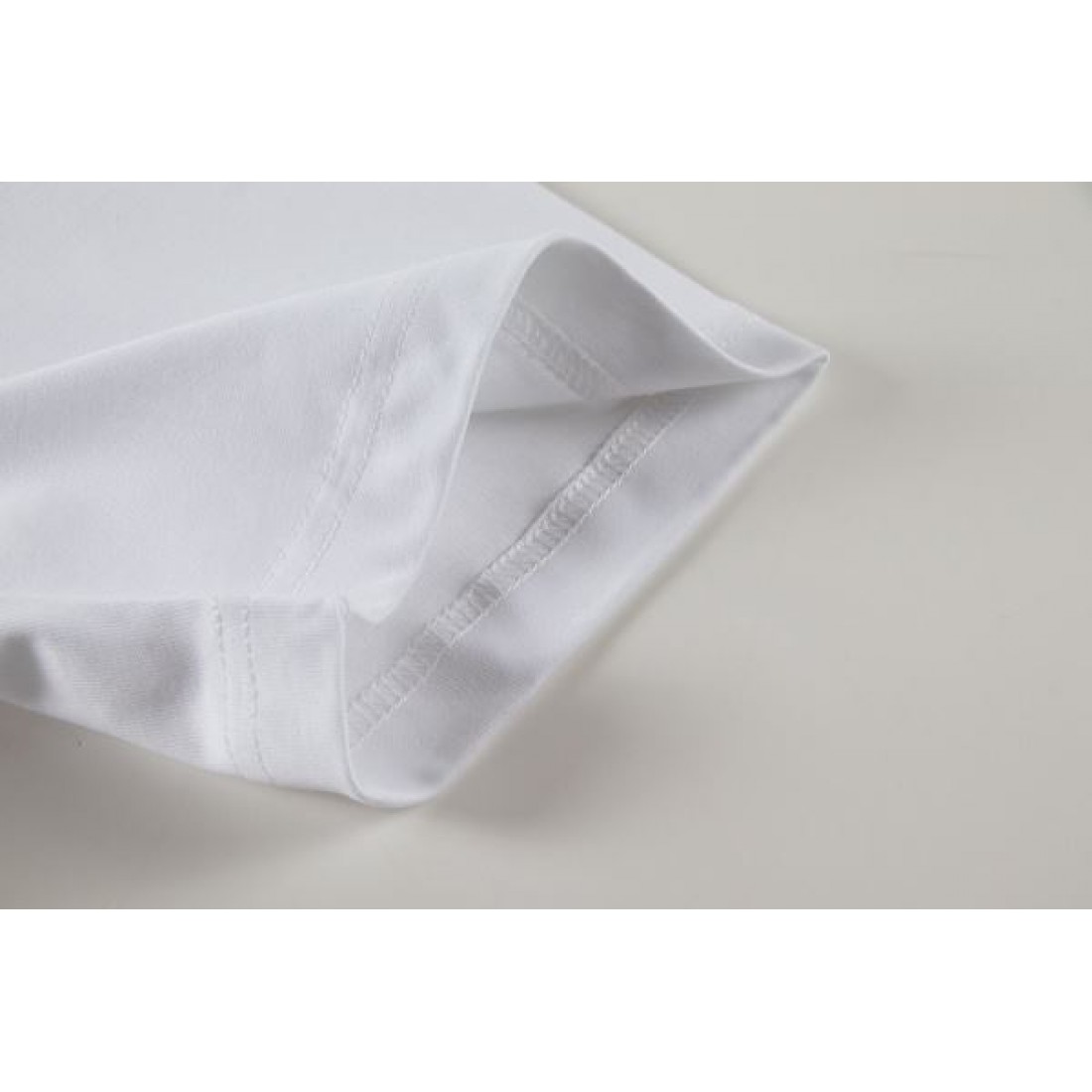 トレンド定番 おしゃれ感 LOUIS VUITTON ルイヴィトン コピー 半袖Tシャツ 快適フィット 夏人気