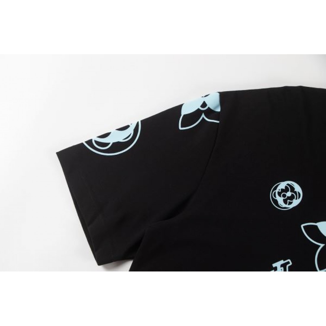 シンプル洗練 大人向け LOUIS VUITTON ルイヴィトン コピー 半袖Tシャツ 涼しい素材 上質仕上げ