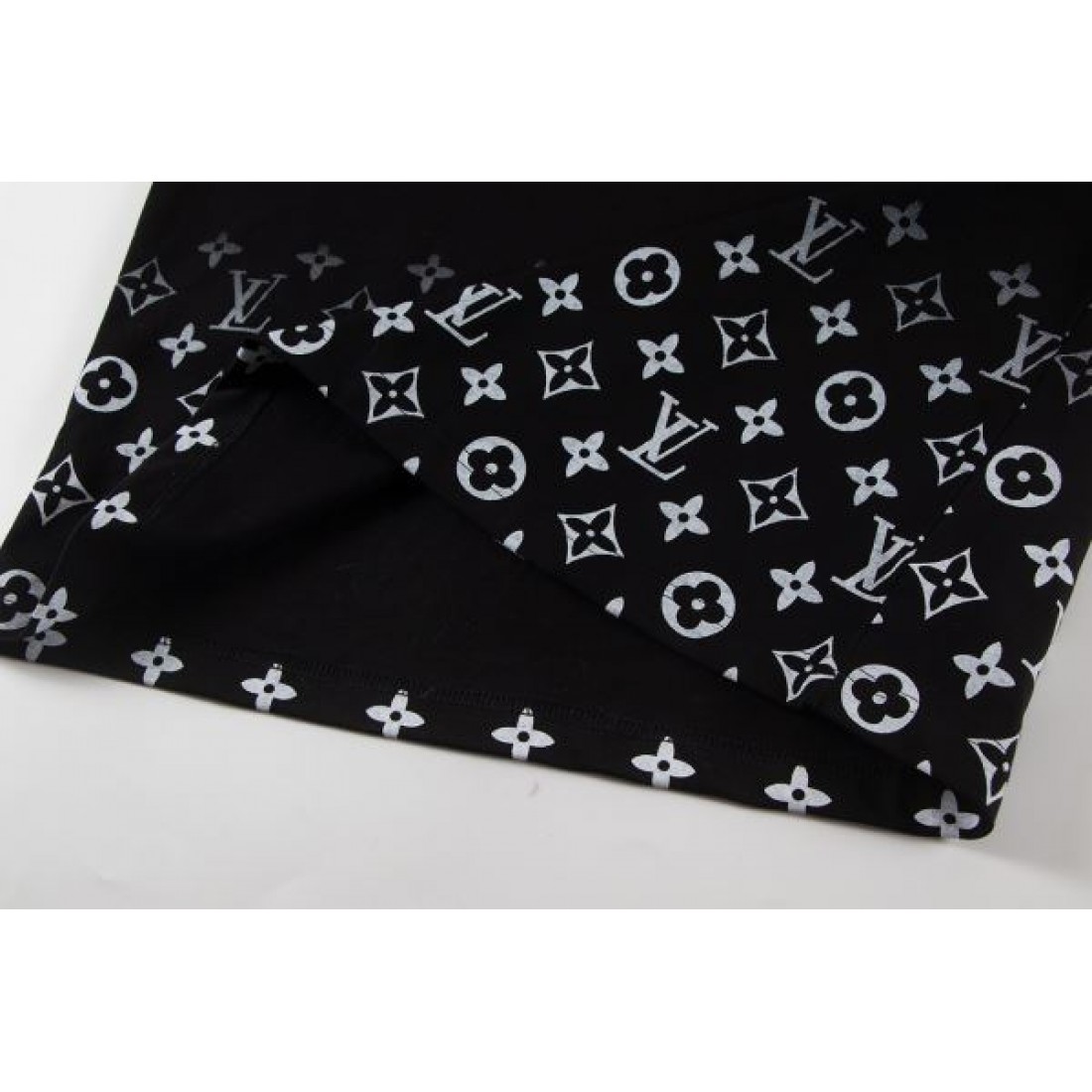  高級感 シンプル LOUIS VUITTON ルイヴィトン コピー Tシャツ 上質素材 おしゃれ