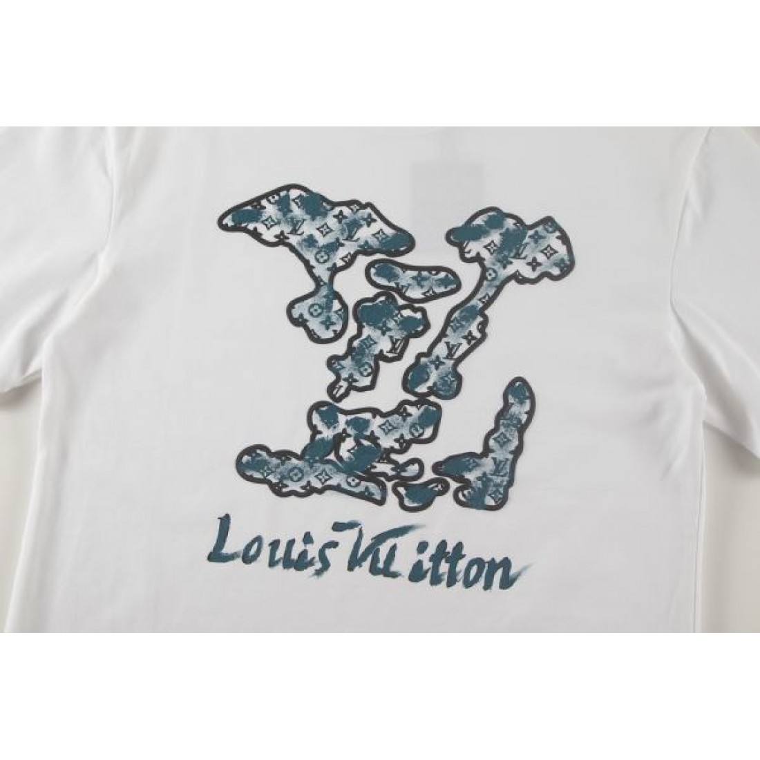 都会的デザイン 上品 LOUIS VUITTON ルイヴィトンコピー  Tシャツ 柔らか素材 快適