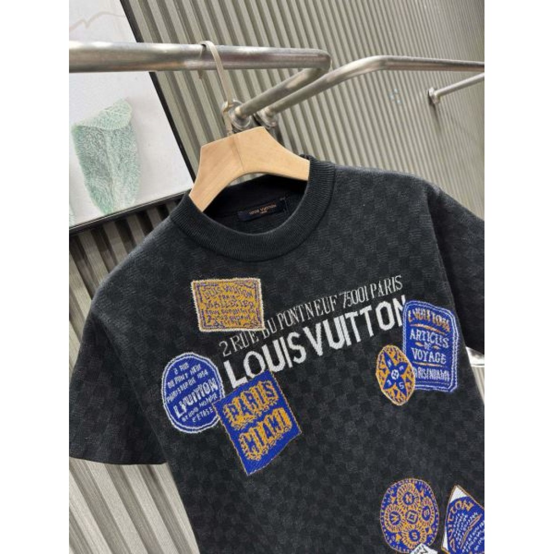 大人カジュアル 洗練デザイン LOUIS VUITTON ルイヴィトン コピー Tシャツ 軽やか素材 高級感