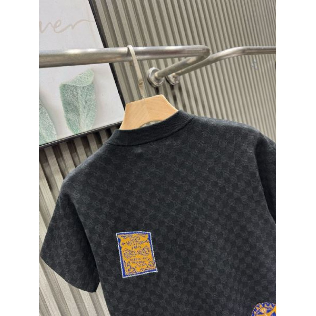 大人カジュアル 洗練デザイン LOUIS VUITTON ルイヴィトン コピー Tシャツ 軽やか素材 高級感