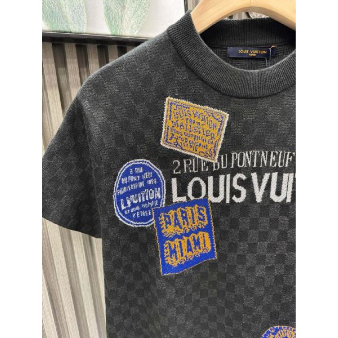 大人カジュアル 洗練デザイン LOUIS VUITTON ルイヴィトン コピー Tシャツ 軽やか素材 高級感