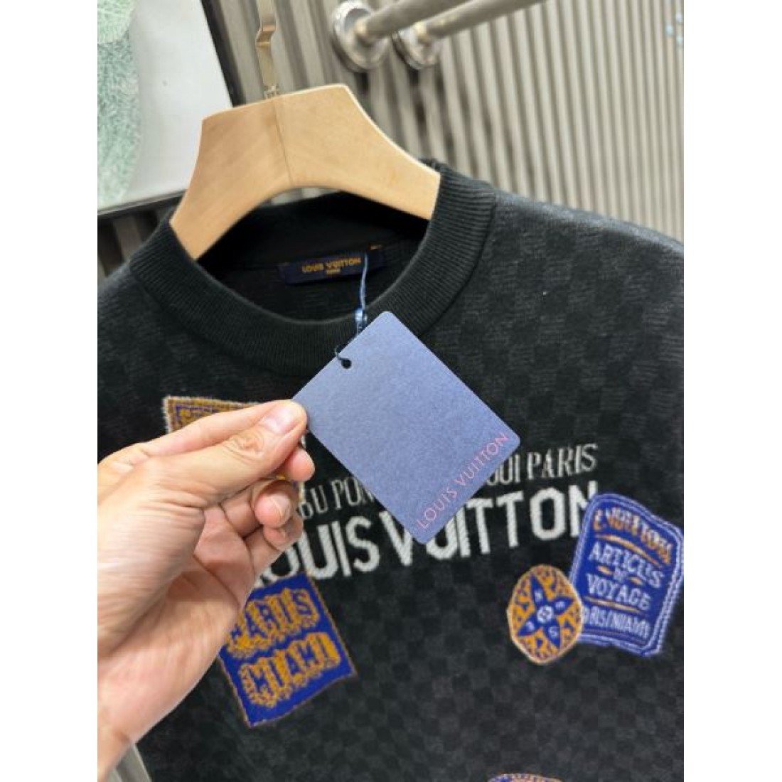 大人カジュアル 洗練デザイン LOUIS VUITTON ルイヴィトン コピー Tシャツ 軽やか素材 高級感