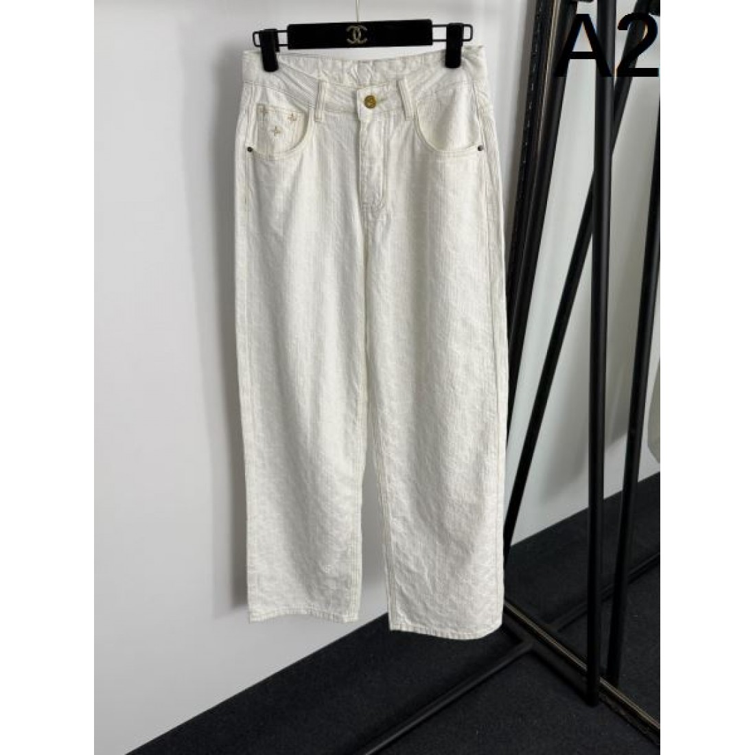 ナチュラル 高級感 Louis Vuitton ルイヴィトン コピー カジュアルパンツ ゆったりシルエット ロゴ刺繍 快適フィット 日常着