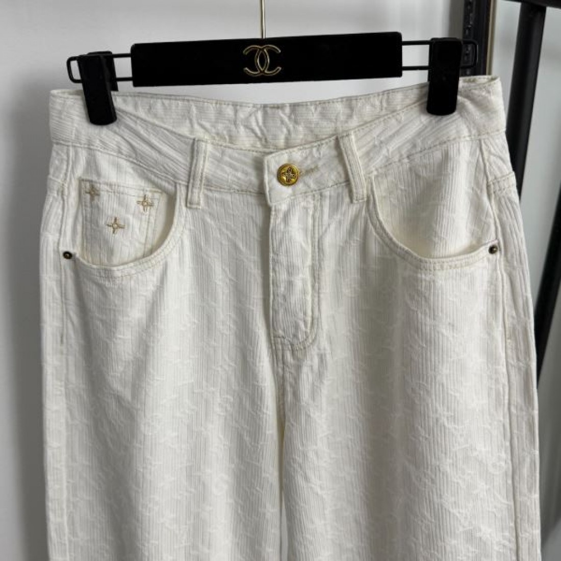 ナチュラル 高級感 Louis Vuitton ルイヴィトン コピー カジュアルパンツ ゆったりシルエット ロゴ刺繍 快適フィット 日常着