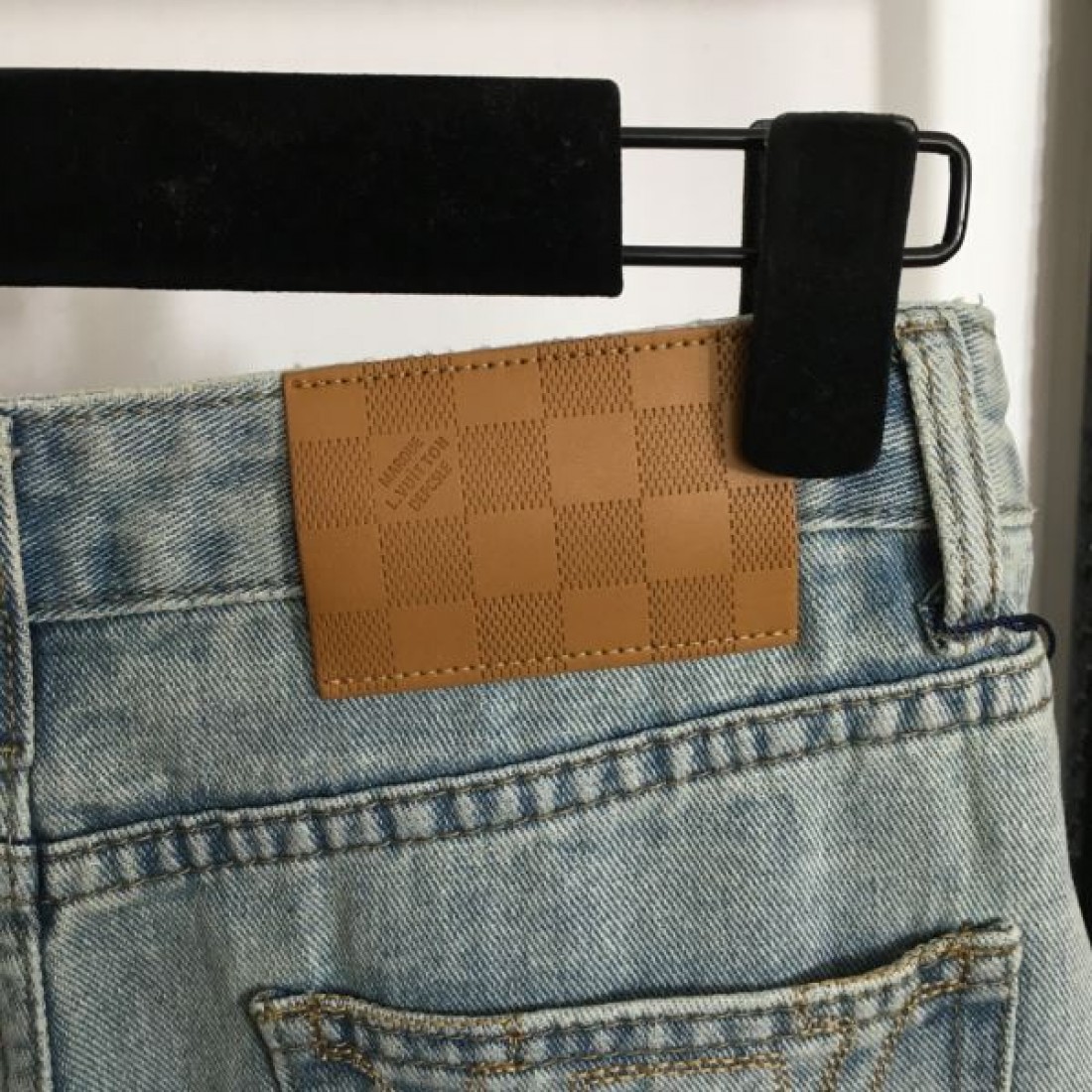 シンプル 高品質 Louis Vuitton ルイヴィトン コピー ジーンズ ストレートパンツ ロゴ刺繍 ポケットデザイン 日常万能