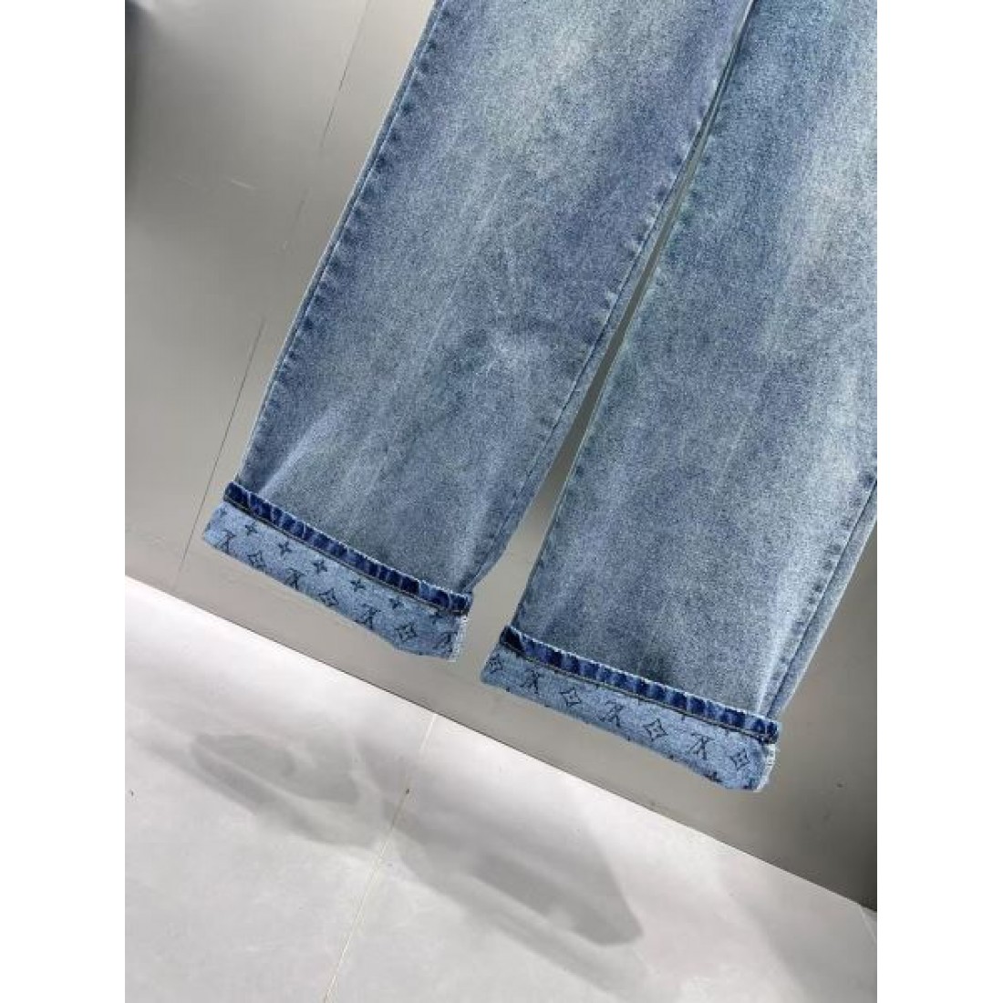  ルイヴィトン スーパーコピー ワイドパンツ LOUIS VUITTON 美脚シルエット 刺繍 トレンド