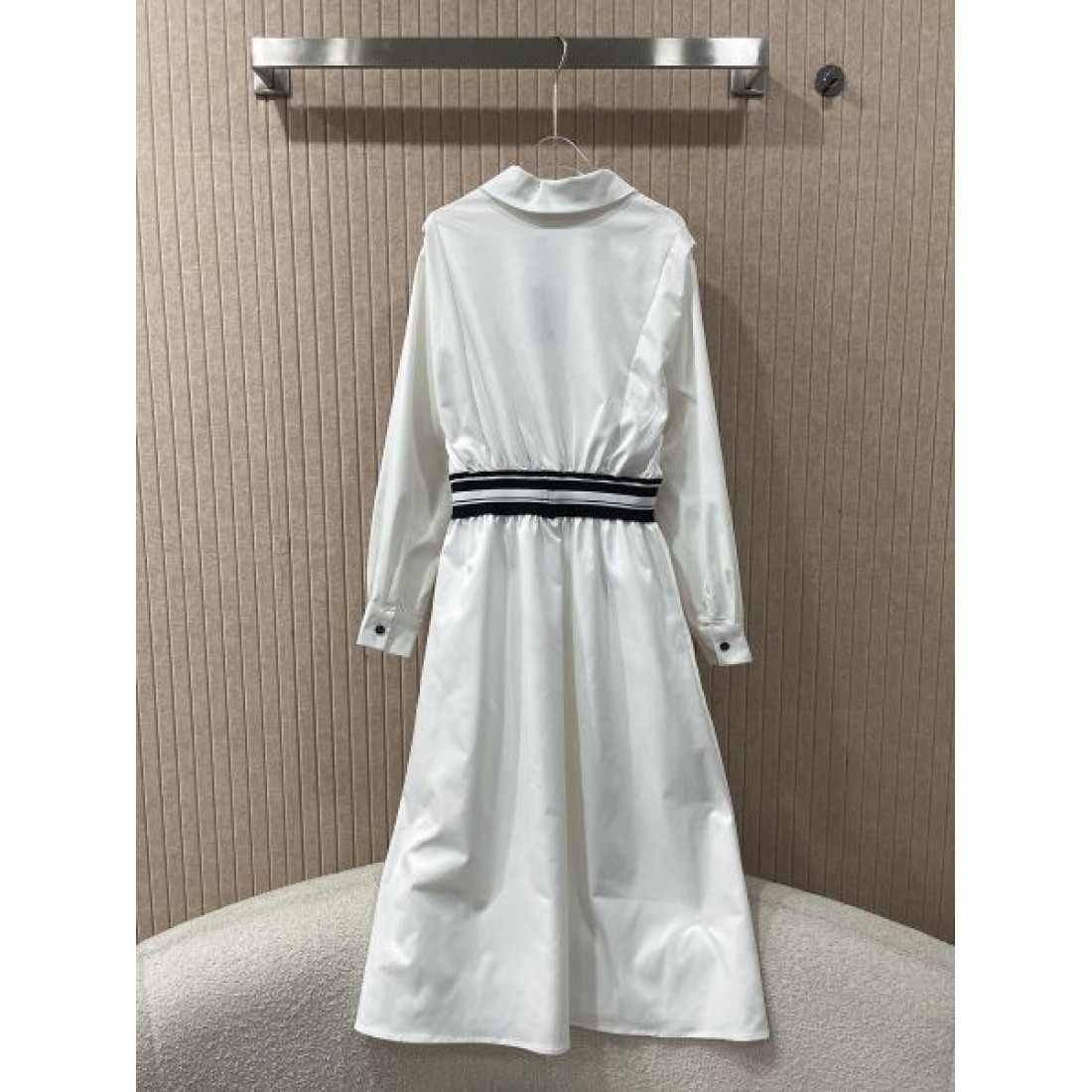 PRADA コピー ワンピース ウエストマーク  プラダ ロゴベルト付き 美シルエット ロングワンピース