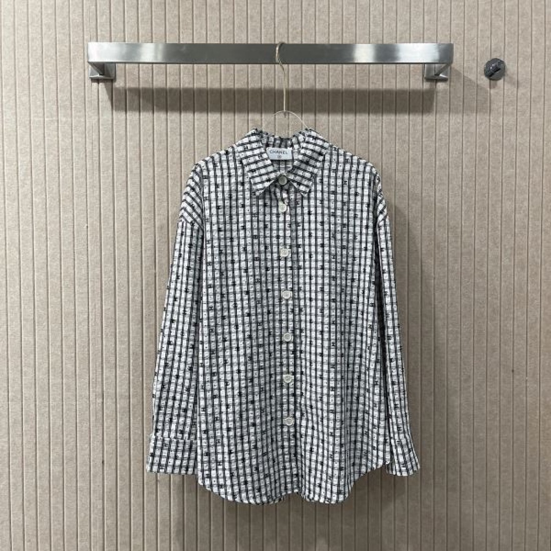 シャネル チェック柄 CHANEL スーパーコピー シャツ 小香風デザイン ロゴ入り 長袖ブラウス 通勤スタイル