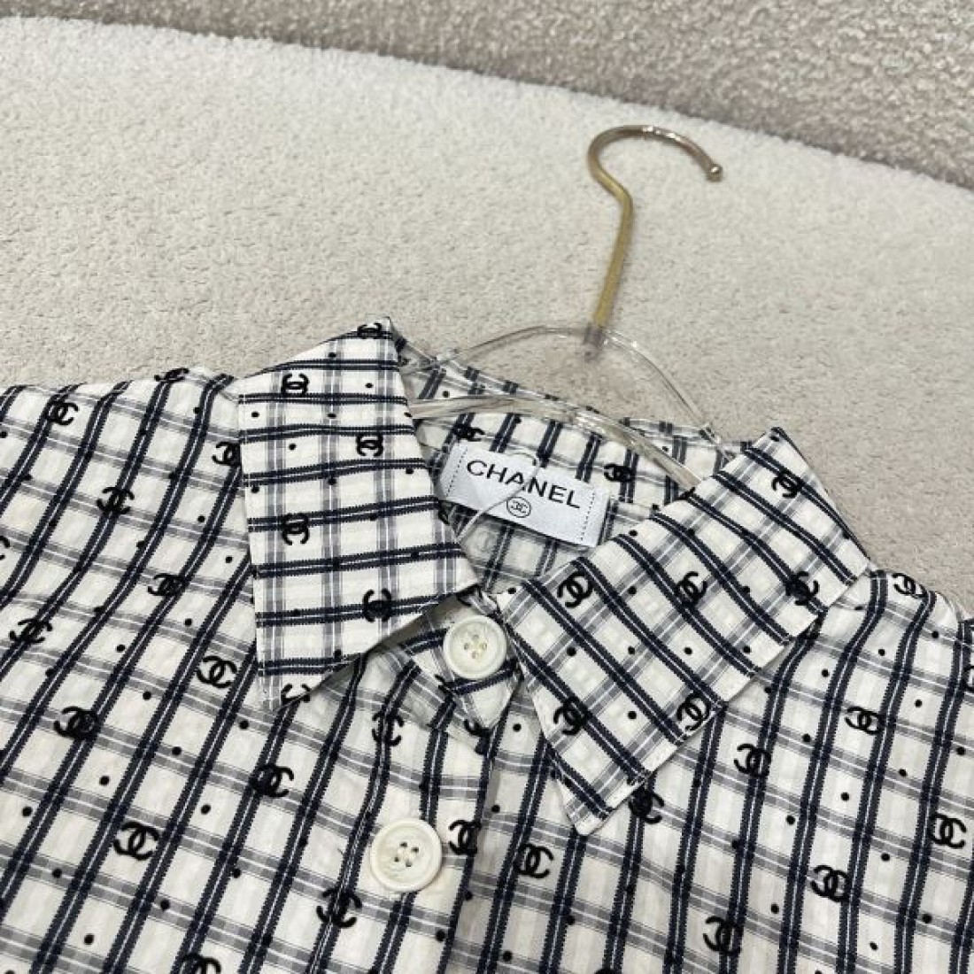 シャネル チェック柄 CHANEL スーパーコピー シャツ 小香風デザイン ロゴ入り 長袖ブラウス 通勤スタイル