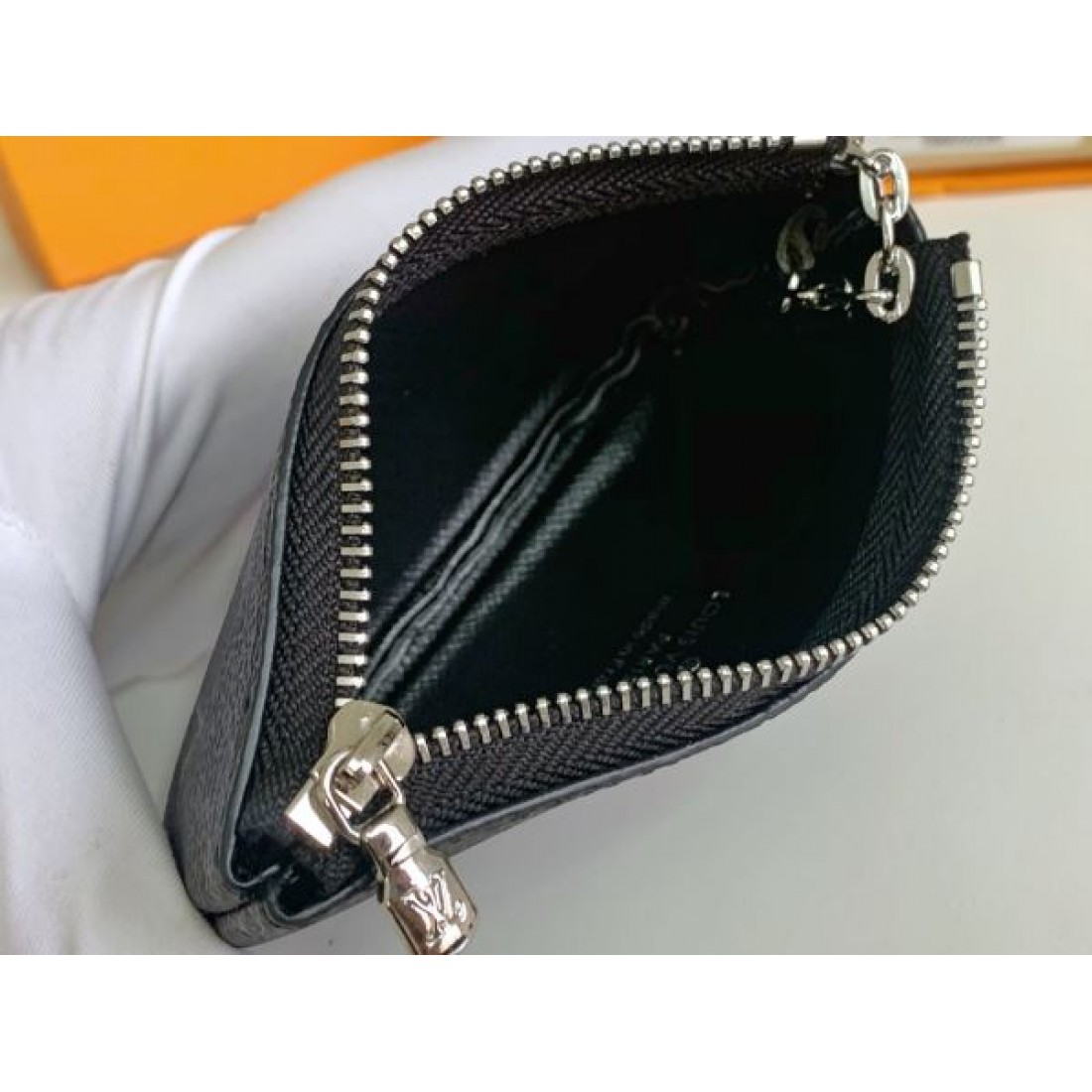 ルイ・ヴィトン コピー 財布 ミニ財布 カード収納 小銭入れ一体 ラウンドジップ チェーン付き LOUIS VUITTON