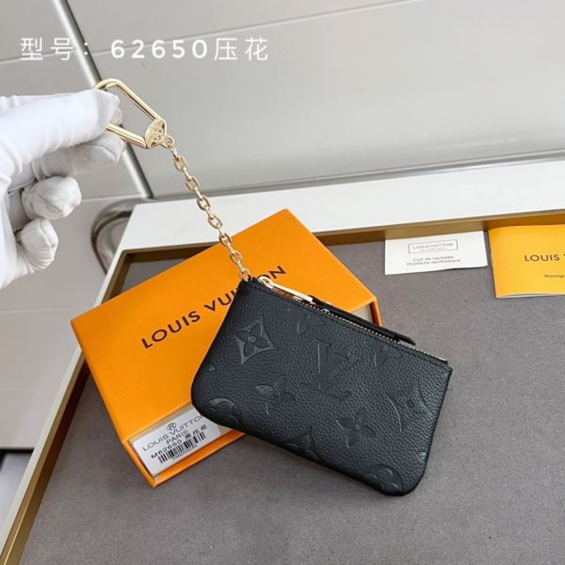 ルイヴィトン コピー 財布 エンボスモノグラム ラウンドジップ ミニカードケース キーリング付き コンパクト財布 Louis Vuitton 