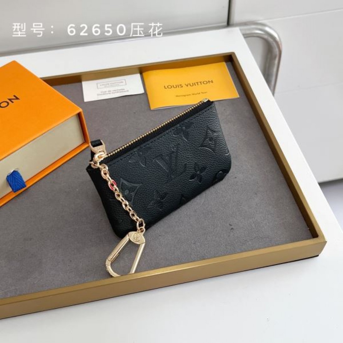 ルイヴィトン コピー 財布 エンボスモノグラム ラウンドジップ ミニカードケース キーリング付き コンパクト財布 Louis Vuitton 