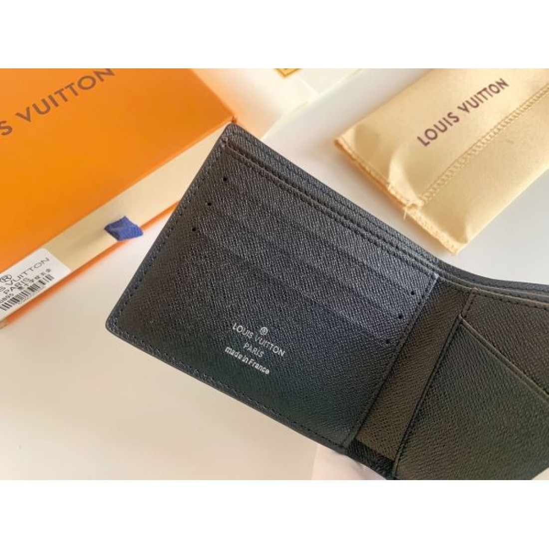 定番人気 洗練 LOUIS VUITTON ルイヴィトン スーパーコピー 二つ折り財布 コンパクト スタイリッシュ