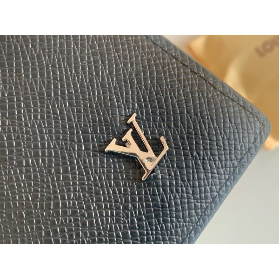 定番人気 洗練 LOUIS VUITTON ルイヴィトン スーパーコピー 二つ折り財布 コンパクト スタイリッシュ