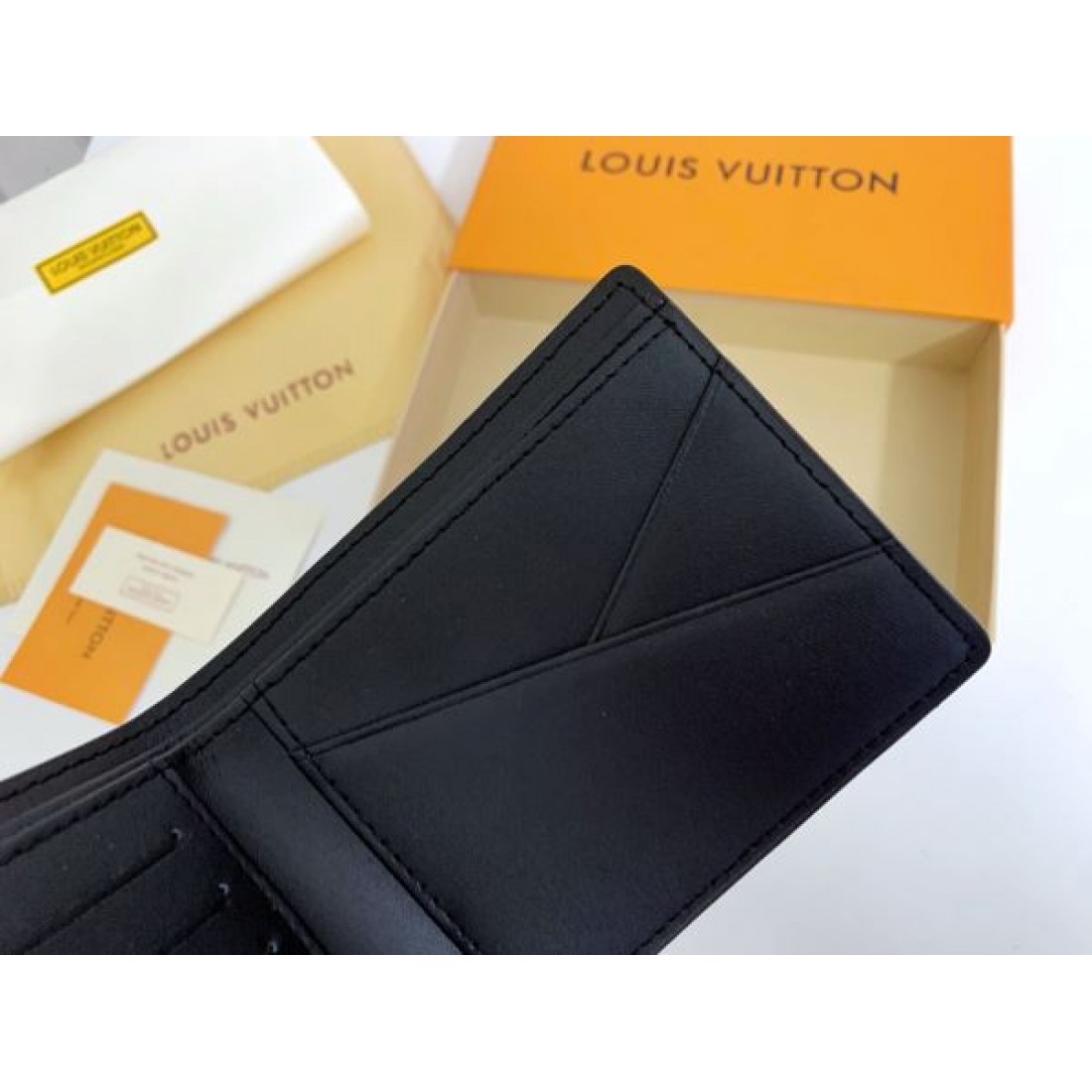 高級感 シンプル LOUIS VUITTON ルイヴィトン スーパーコピー 二つ折り財布 実用的 長持ち