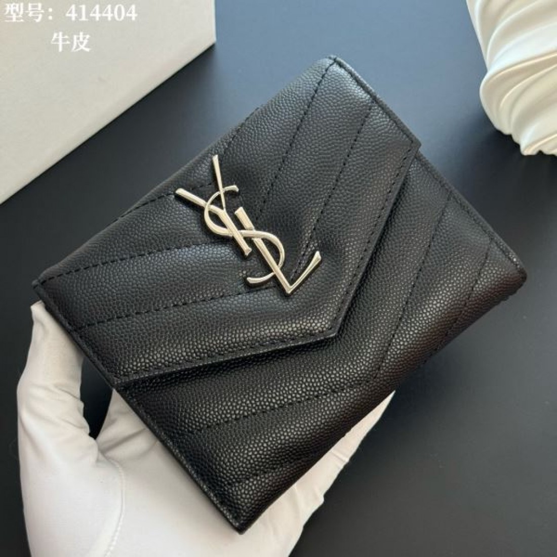  高級感 人気 YSL イヴサンローラン コピー  二つ折り財布 薄型 使いやすい