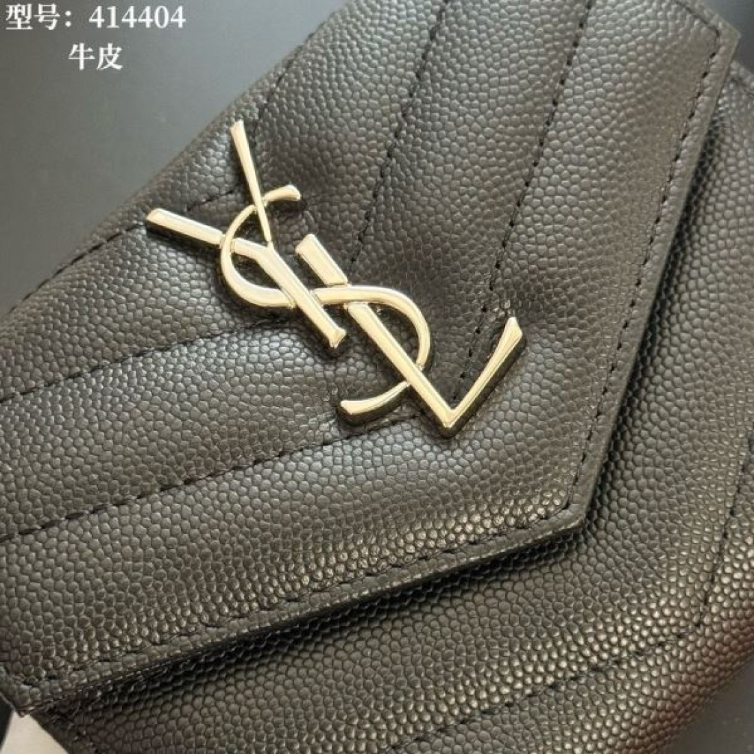  高級感 人気 YSL イヴサンローラン コピー  二つ折り財布 薄型 使いやすい