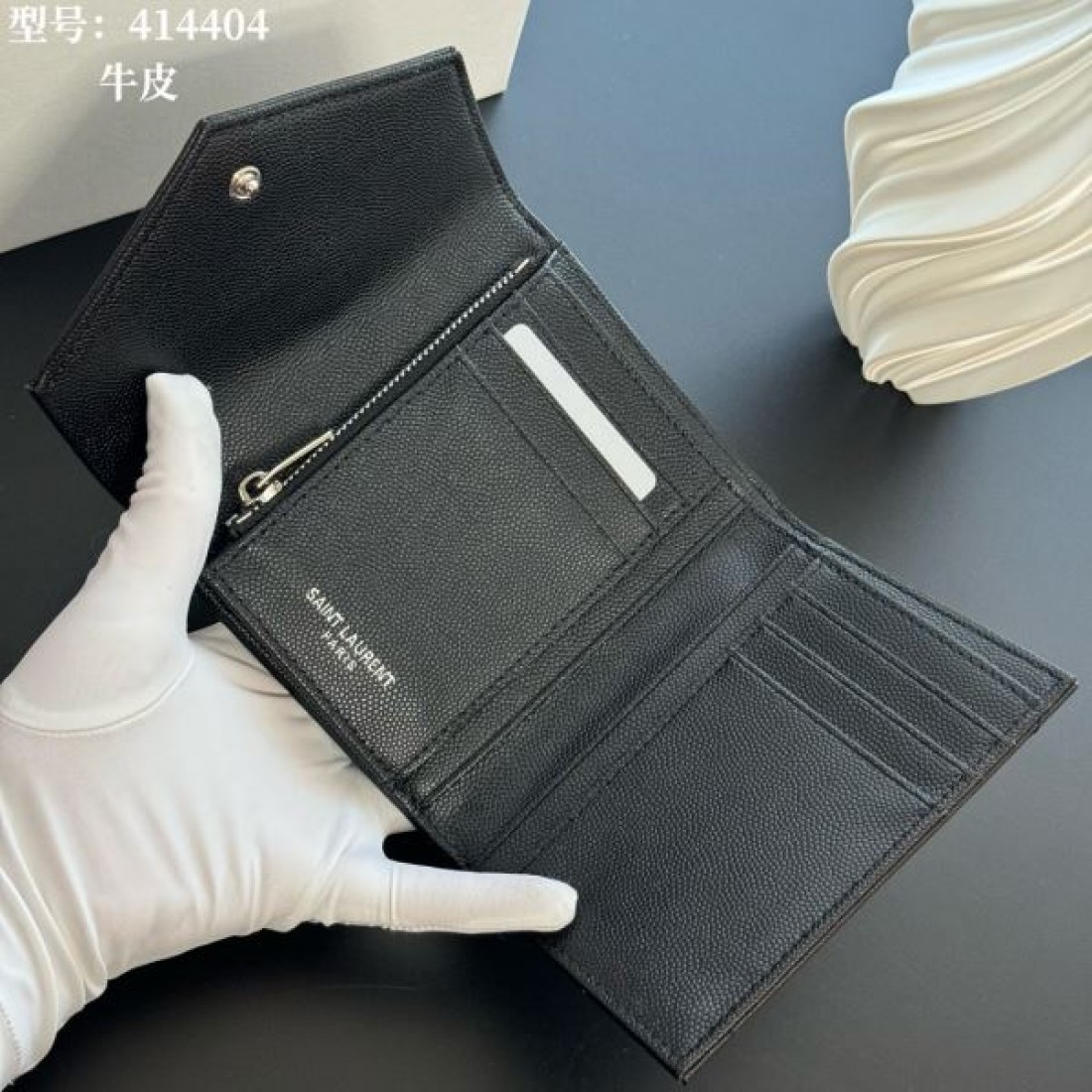  高級感 人気 YSL イヴサンローラン コピー  二つ折り財布 薄型 使いやすい